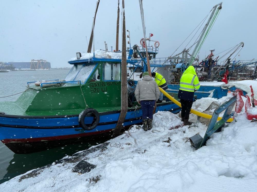 Samsun’da balıkçı teknesi battı Samsun’da balıkçı teknesi battı