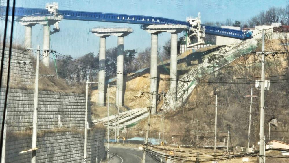 Güney Kore’deki otoyol inşaatında facia gibi kaza Güney Kore’deki otoyol inşaatında facia gibi kaza
