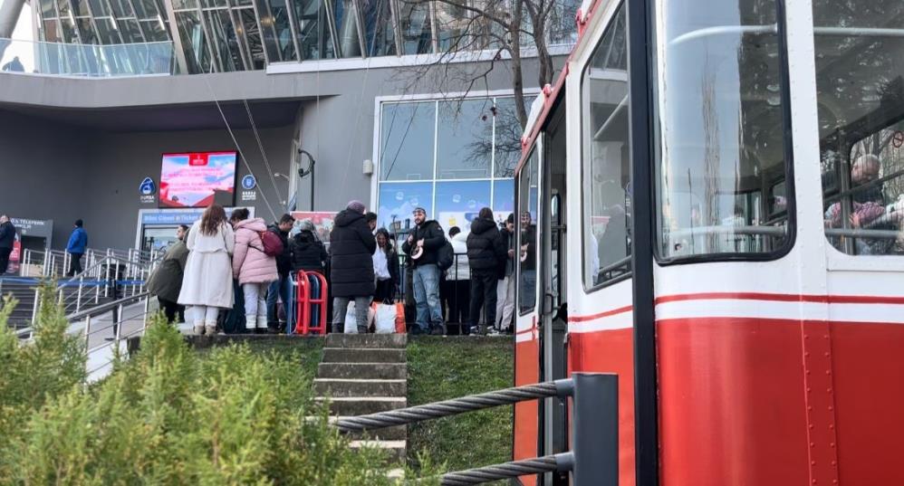 Bursa’da teleferik arıza yaptı, vatandaşlar tepki gösterdi