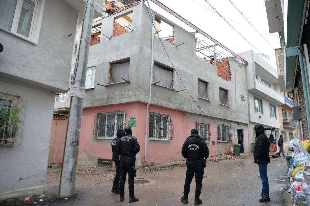 Bursa’da inşaat aşamasındaki kaçak katlar yıkıldı