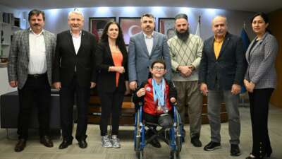 Tek koluyla şampiyonluğa kulaç atıyor