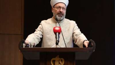 Erbaş: İnsan yetiştirmek sarraf hassasiyeti gerektirir