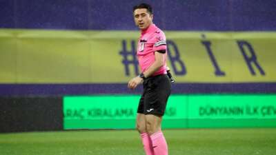 1. lig maçında hakem futbolcuyu ölümden kurtardı