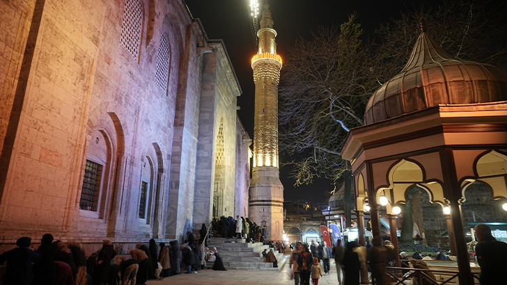 Bursalılar ilk teravih için Ulu Cami’ye koştu