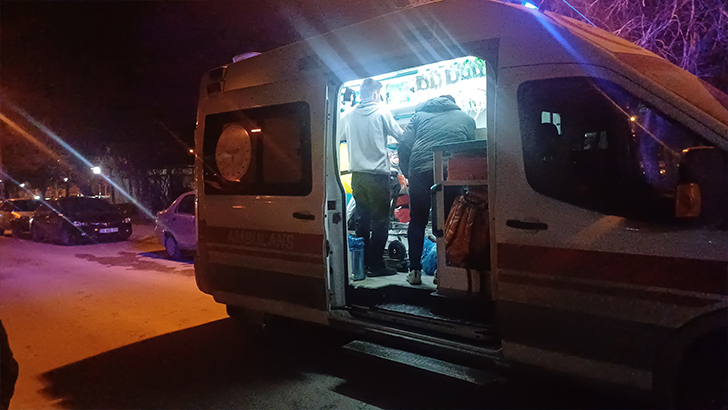 Derbi izlenen kafede bıçaklı kavga çıktı