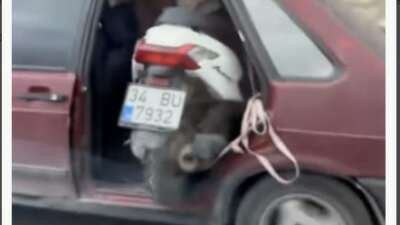 Bursa’da kapısız araçta motosiklet taşıdı, gören dönüp bir daha baktı
