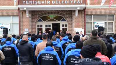 Yenişehir Belediyesi rekor ücretle işçinin yüzünü güldürdü