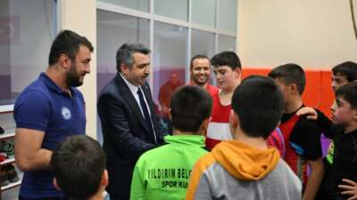 Başkan Yılmaz, şampiyon güreşçilerle buluştu