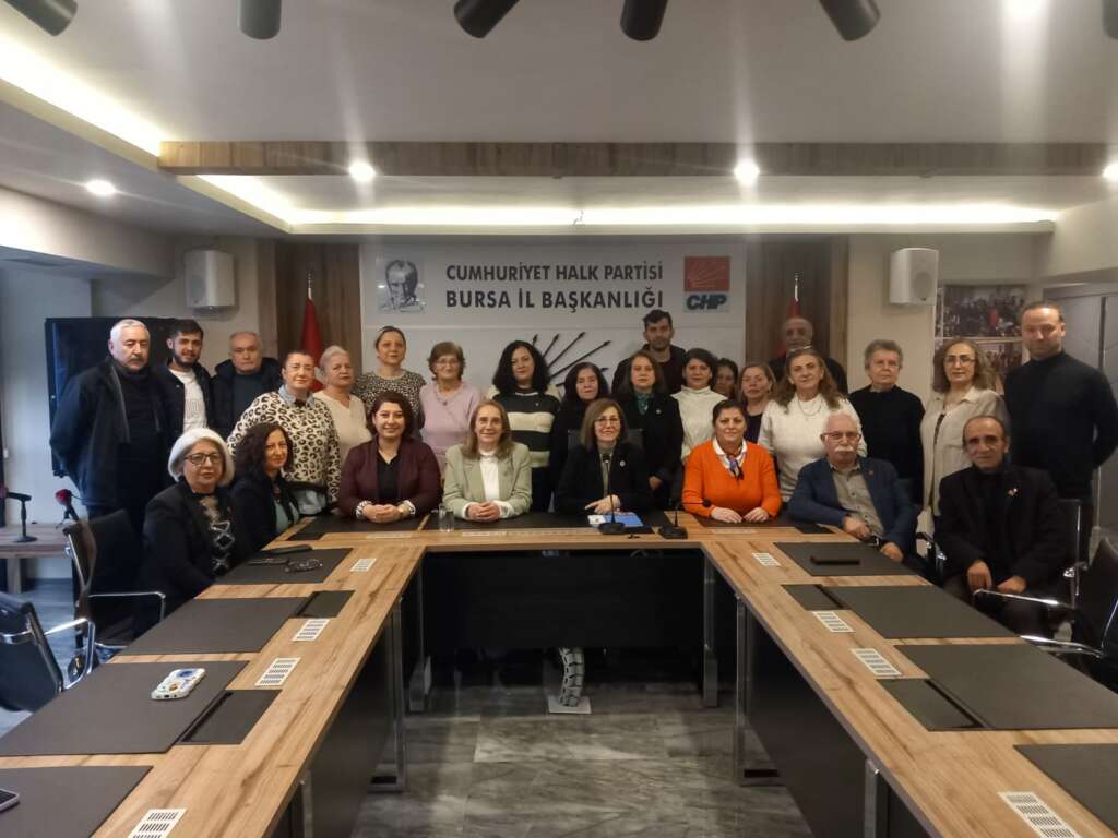 CHP Bursa İl Kadın Kolları: Daha çok eşitlik, adalet, demokrasi, hukuk için mücadeleye devam!