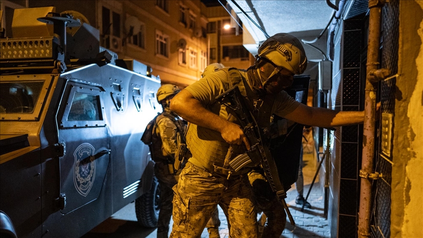 FETÖ’ye Bursa dahil 22 ilde büyük operasyon! Çok sayıda kişi yakalandı