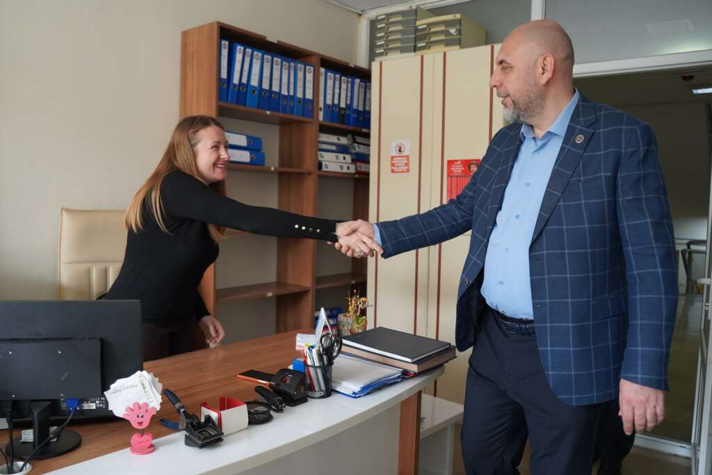 Başkan Bekir Aydın, belediye personeliyle bayramlaştı