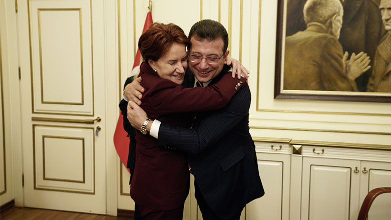 Meral Akşener “oğlum” dediği İmamoğlu için tek kelime etmedi, bakın nerede fotoğraf verdi?
