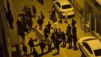 Ellerinde sopalarla mahalle bastılar; o anlar kamerada