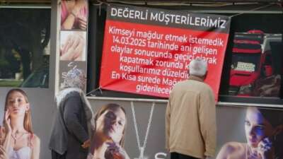 Gelen geçen baktı! Kuyumcuya afiş astı ‘120 milyon TL’ iddiası