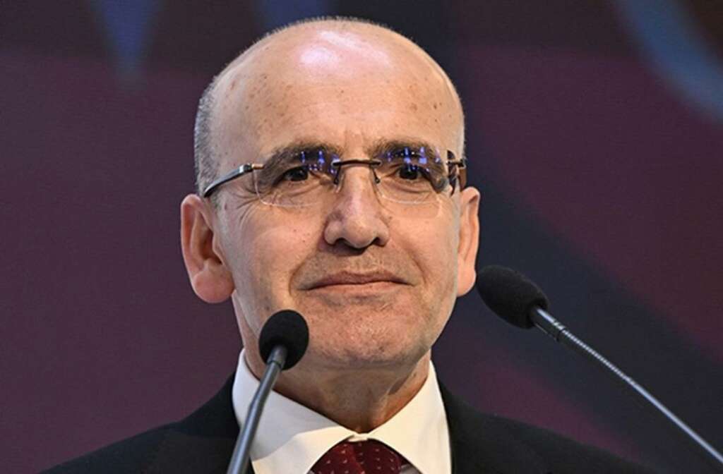 Özgür Özel’in “Mehmet Şimşek istifa etmemek için zor duruyormuş” iddiasına yanıt geldi!