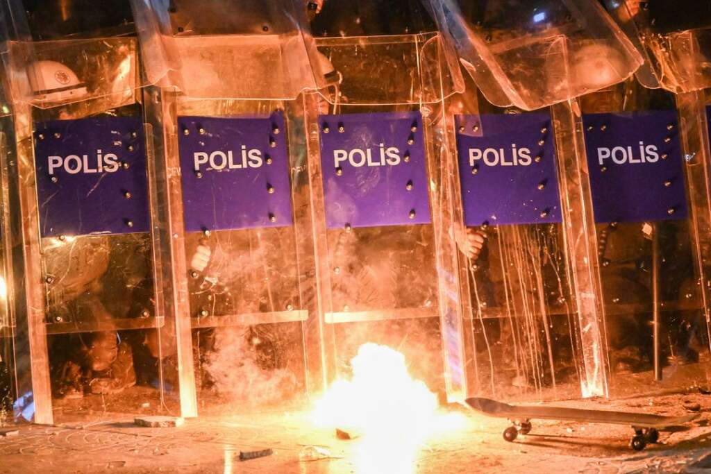 İzmir’de gösteri yasağı 4 gün daha uzatıldı