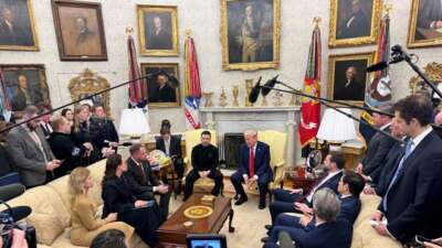 Trump’ın gazetecisi de Zelenski’ye saldırdı: Niye takım elbisen yok?