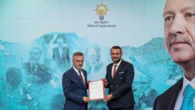 Polise direnen AK Partili Başkan görevden alındı