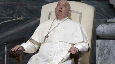 Papa Francis, solunum krizi geçirdi