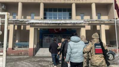 Jandarma 68 milyon TL’lik dolandırıcılık şebekesini çökertti: 5 gözaltı