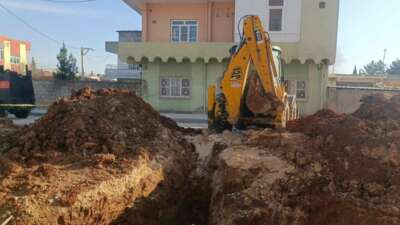 Toprak altında kalan tesisatçı hayatını kaybetti