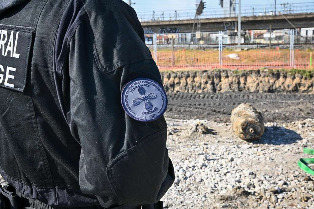 Paris’te tren raylarında bulunan 2. Dünya Savaşı’ndan kalma bomba etkisiz hale getirildi