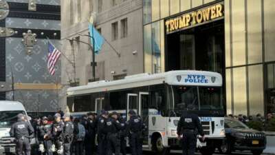 Yahudi protestocular Trump Tower’ı işgal etti: 98 gözaltı