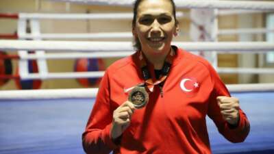 Dünya üçüncüsü olan milli boksör Elif Güneri’den lobi sitemi