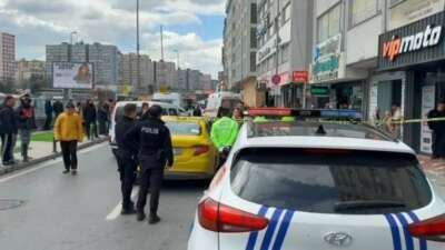 Taksiye binmek üzereyken motosiklet çarptı, talihsiz kadın hayatını kaybetti