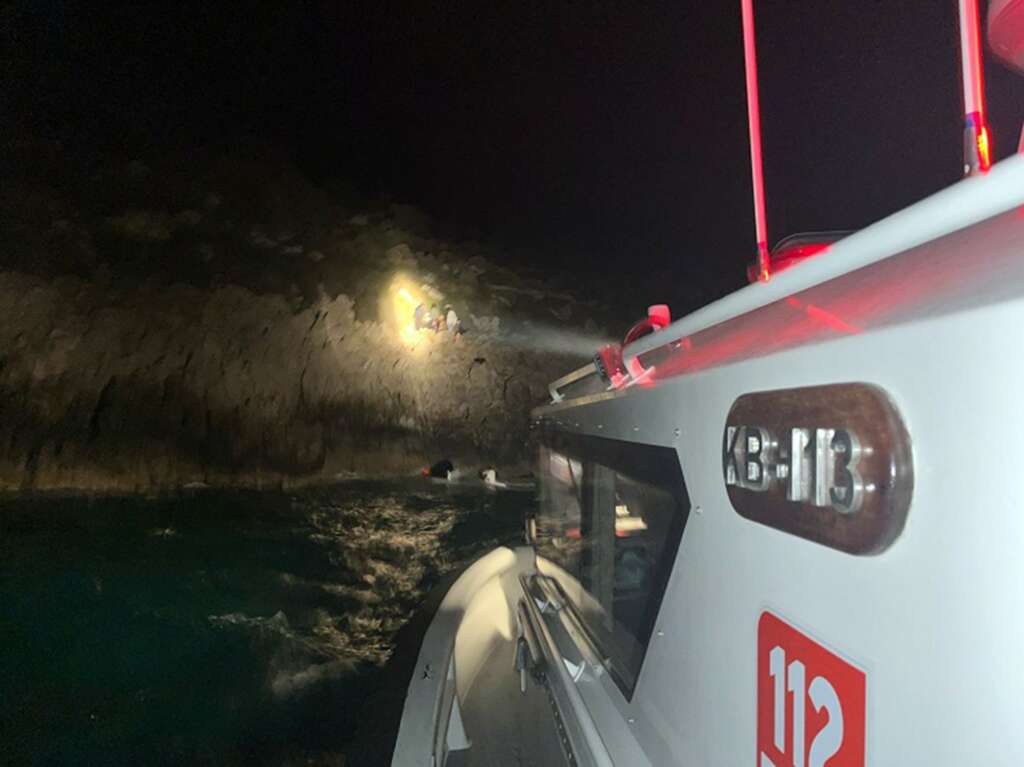 Marmaris’te 5’i çocuk 14 düzensiz göçmen kurtarıldı Marmaris’te 5’i çocuk 14 düzensiz göçmen kurtarıldı