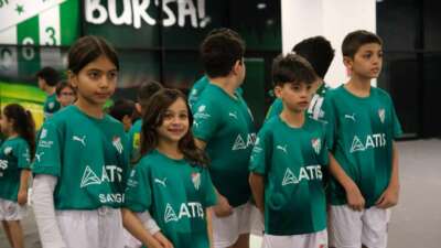 Bursaspor yetim çocuklarla el ele