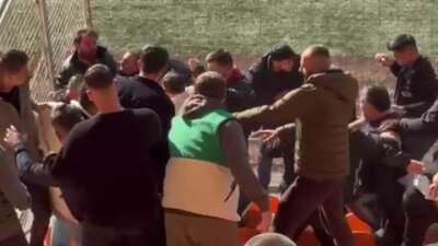 Amatör maçta tribünde kavga çıktı