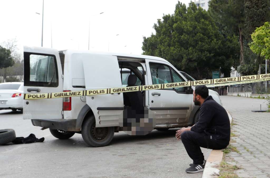 Adliyeye birlikte geldiği arkadaşını 1 saat sonra ölü olarak buldu