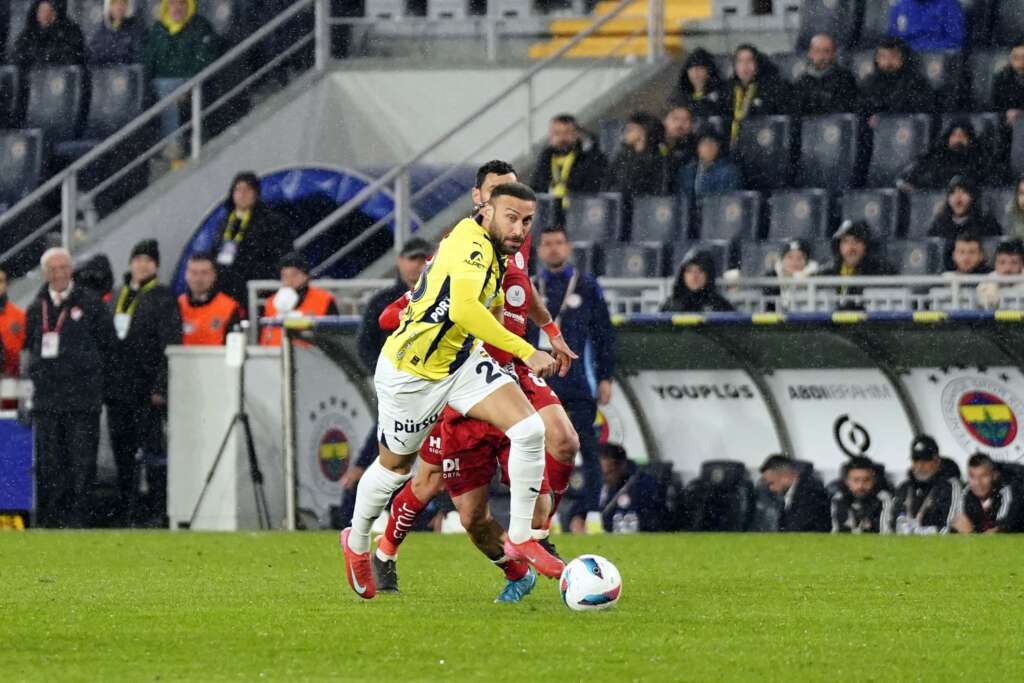 Fenerbahçe teknik heyetinden Cenk Tosun kararı