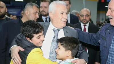 Başkan Bozbey’den gençlere halı saha müjdesi