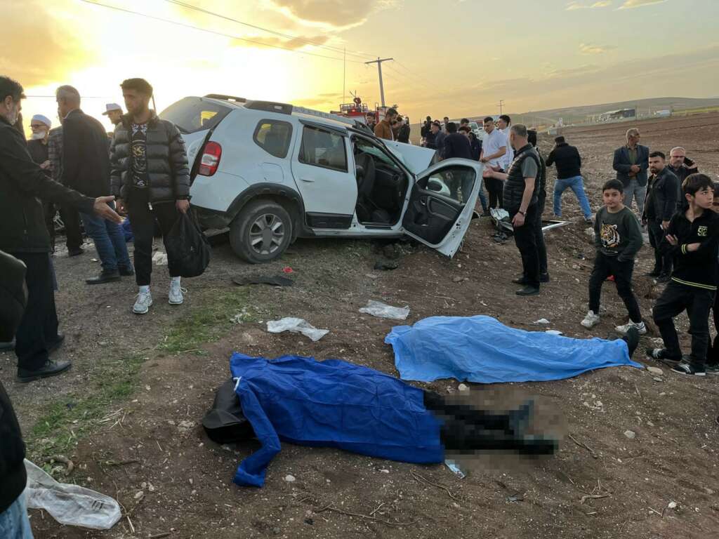 Taziye dönüşü feci kaza: 3 ölü, 4 yaralı