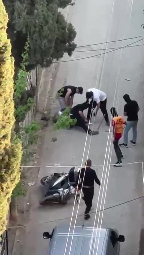 Kar maskeli şahıslar dehşet saçtı: Bir kişiyi sopayla dövüp kaçtılar