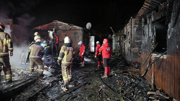 Bursa’da 18 ahşap ev alev alev yandı