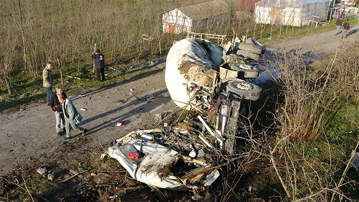 İstinat duvarından uçan beton mikseri kağıt gibi ezildi: 1 yaralı