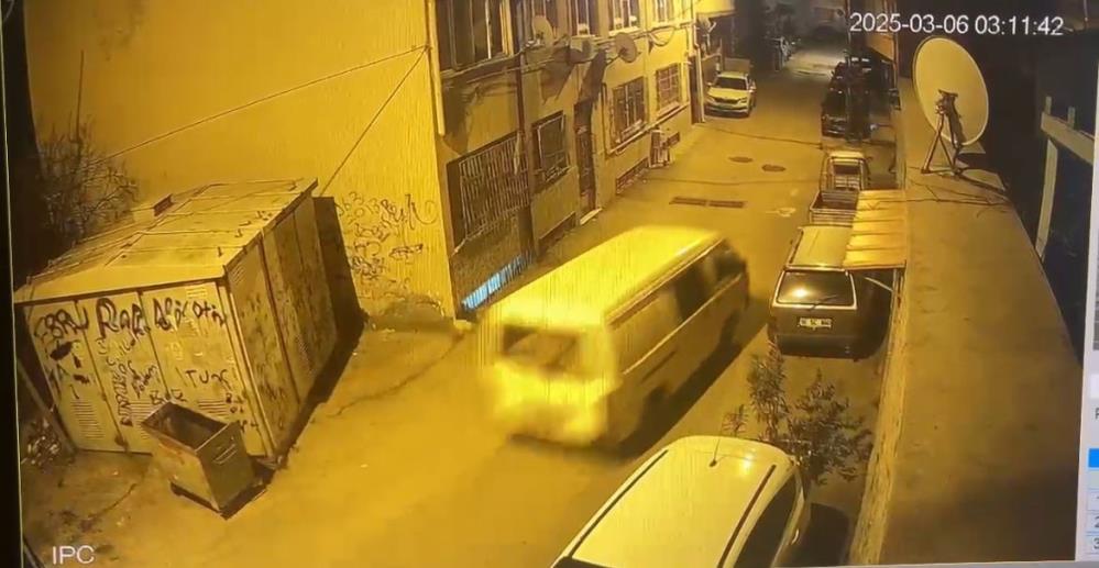 Bursa’da iki araç çaldı, birinin benzini bitti, diğeriyle kaza yaptı!