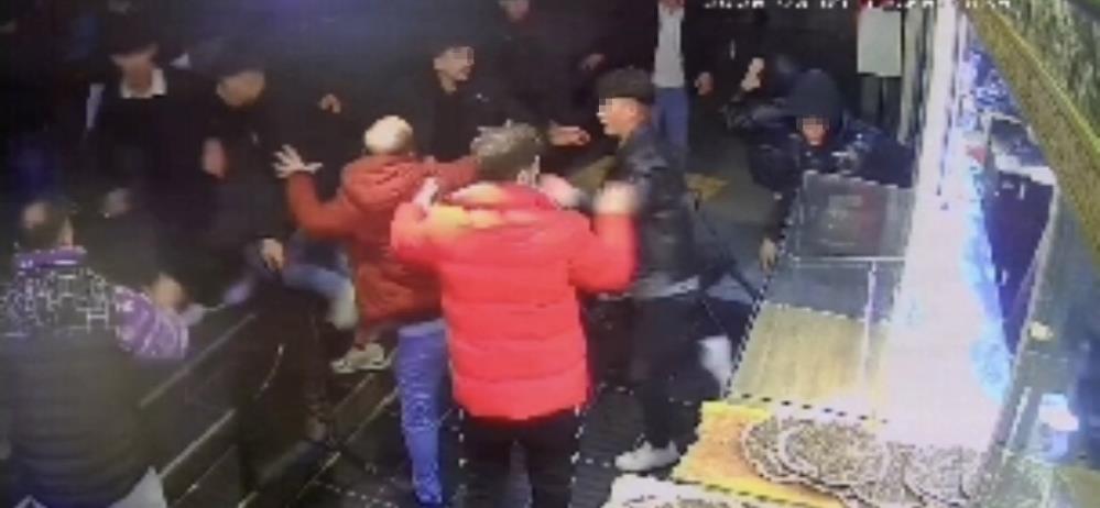 Bursa’da sandalyeler masalar havada uçtu