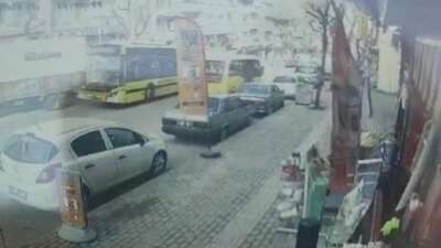 Bursa’da faciadan dönüldü: Yolcu otobüsü böyle kaza yaptı!