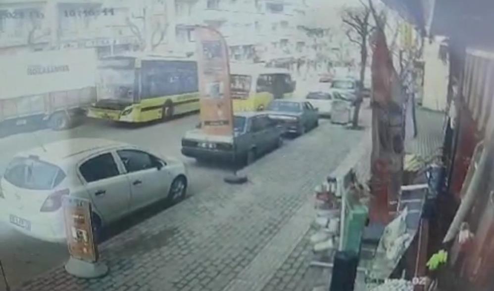 Bursa’da faciadan dönüldü: Yolcu otobüsü böyle kaza yaptı!
