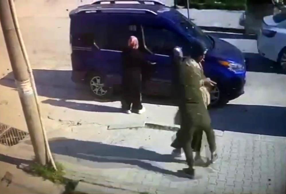 Genç kız, sokak ortasında kaçırıldı