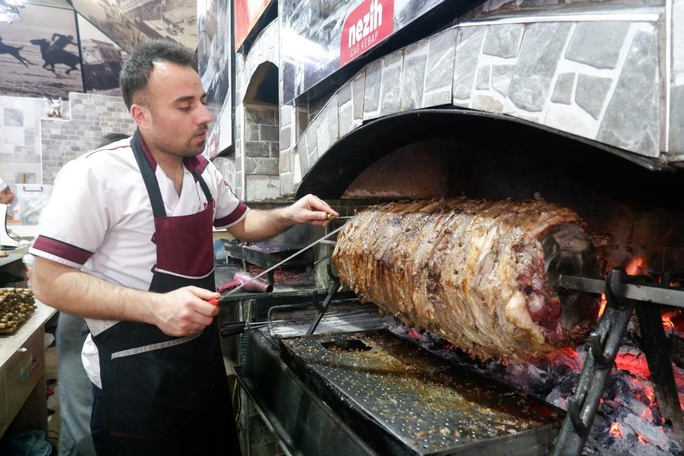 Cağ kebap Ramazan Ayı’nda da lezzet durağı oldu