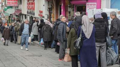 Bursa’da ramazan alışverişi için kasaplarda metrelerce et ve kıyma kuyruğu