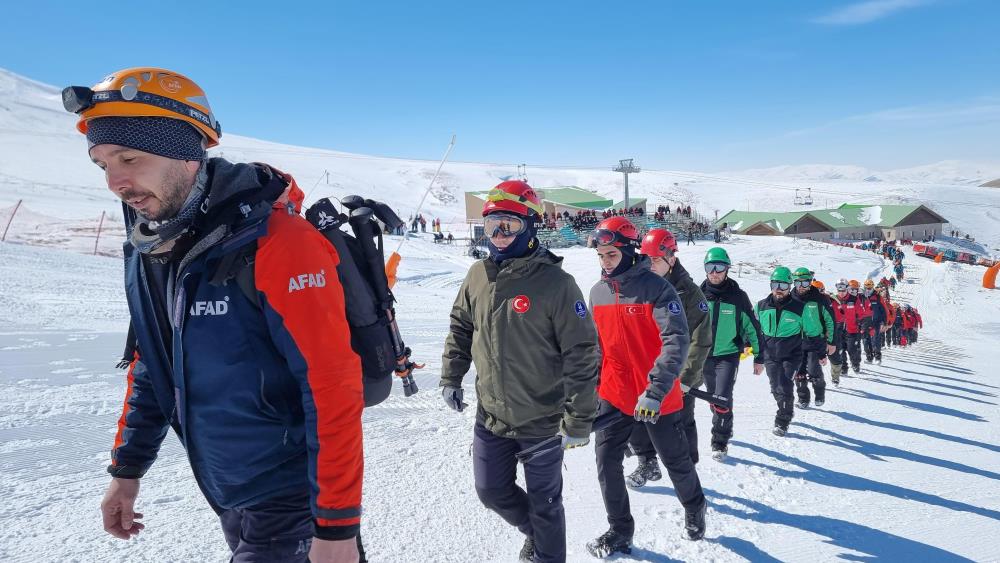 AFAD, EİT ülkeleri ve KKTC’nin katıldığı Kış Saha Tatbikatı’ndan kareleri paylaştı