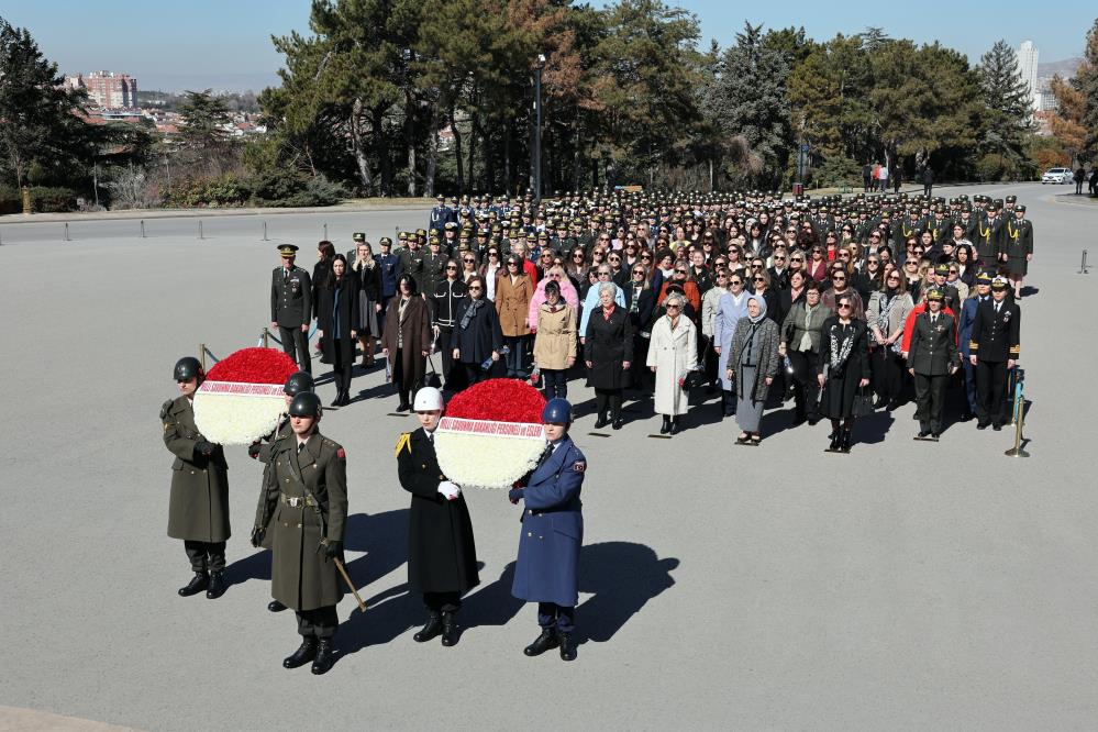 Bakan Güler’in eşi Demet Güler, 8 Mart dolayısıyla Anıtkabir’i ziyaret etti Bakan Güler’in eşi Demet Güler, 8 Mart dolayısıyla Anıtkabir’i ziyaret etti