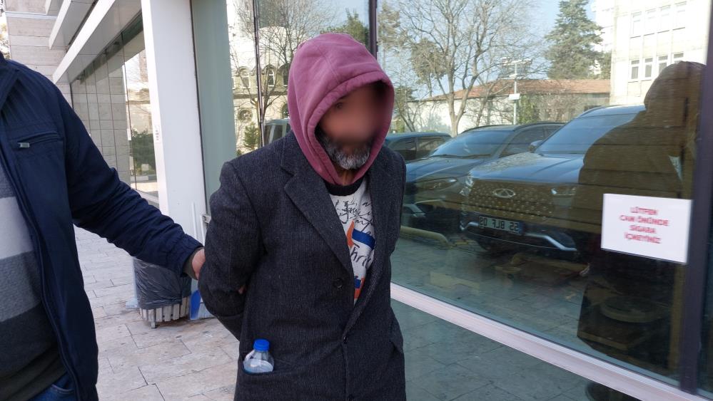 Evine iftara gittiği ikiz kardeşini bıçakladı Evine iftara gittiği ikiz kardeşini bıçakladı