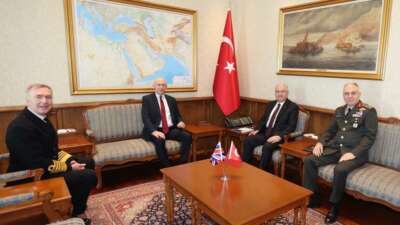 Bakan Güler, İngiltere Savunma Bakanı Healey ile bir araya geldi